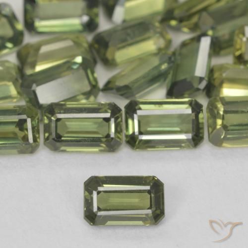0.45ct 天然 ウォームグリーン サファイア, エメラルドカット, VS