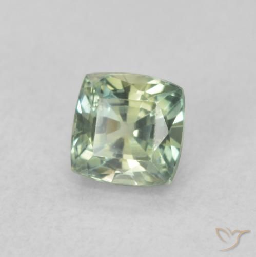 0.57カラットの天然Medium Light-Greenサファイア、クッション、VS