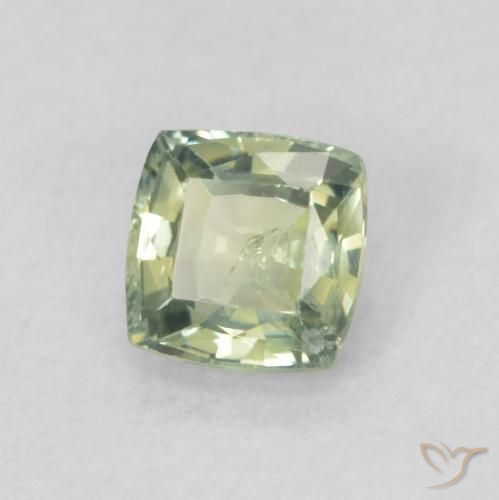 0.61カラットの天然Medium Light-Greenサファイア、クッション、SI