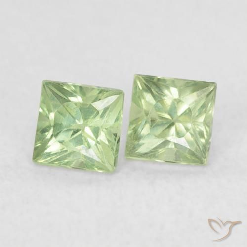 Shop natural 0.49ct 薄いフォレストグリーン サファイア gems, 四角形, from タンザニア at GemSelect. In stock, global shipping!