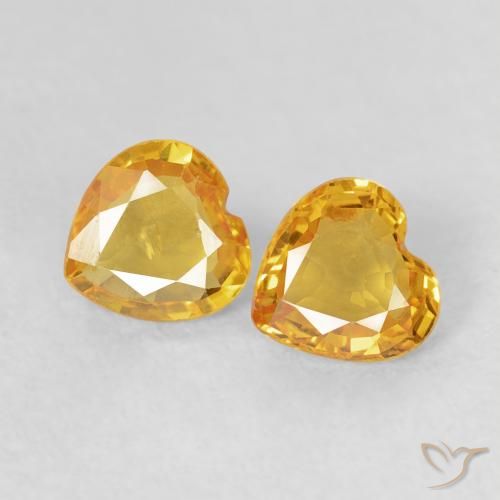 Shop natural 0.72ct ゴールドオレンジ サファイア gems, 心臓, from モザンビーグ at GemSelect. In stock, global shipping!