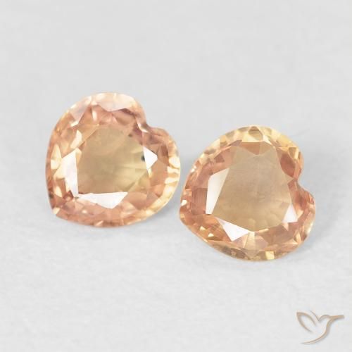 Shop natural 0.77ct ピーチゴールデン サファイア gems, 心臓, from モザンビーグ at GemSelect. In stock, global shipping!