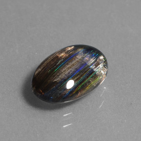 2.59カラットの天然レインボーカラースカポライト（11.7×8.2 mm・オーバルカット）