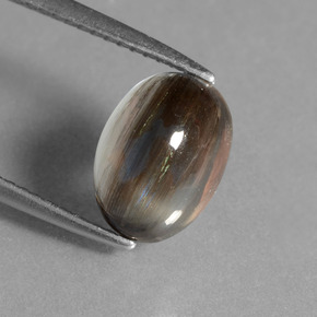 2.74カラットの天然レインボーカラースキャポライト、オーバルカット、透明