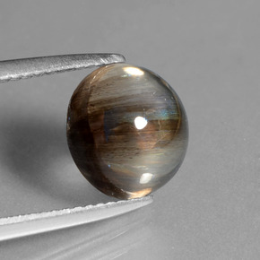 2.72カラットの天然レインボーカラースカポライト（9.2×8.6 mm・オーバルカット）