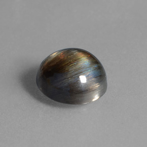 2.72カラットの天然レインボーカラースカポライト（9.2×8.6 mm・オーバルカット）