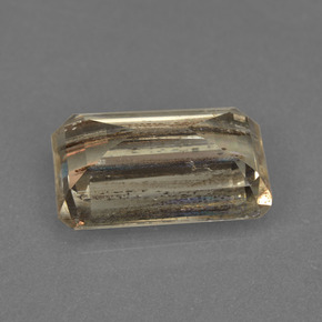 6.56カラットの天然レインボーカラースカポライト（14.8×9.4 mm・エメラルドカット）