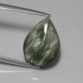 8.63カラットの天然グリーンセラフィナイト（16.4×12 mm・洋梨の形）