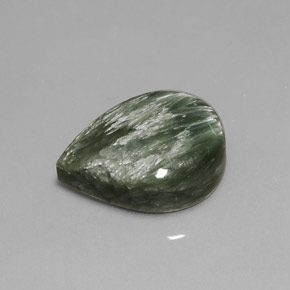 8.63カラットの天然グリーンセラフィナイト（16.4×12 mm・洋梨の形）