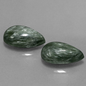 カラットの天然グリーンセラフィナイト（11.2×6.3 mm・洋梨の形）