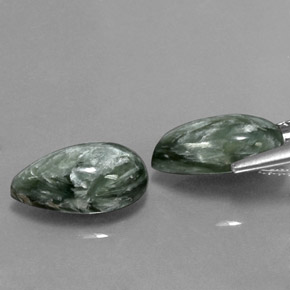カラットの天然グリーンセラフィナイト（11.2×6.3 mm・洋梨の形）