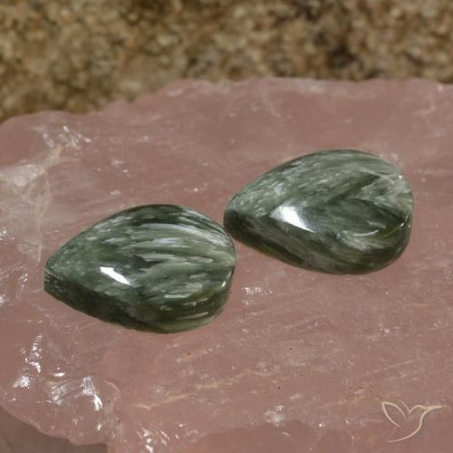 Shop natural 16.51ct アーシーグリーン セラフィナイト gems, 洋梨の形, from ロシア at GemSelect. In stock, global shipping!