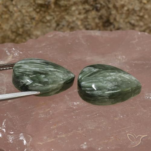 Shop natural 16.51ct アーシーグリーン セラフィナイト gems, 洋梨の形, from ロシア at GemSelect. In stock, global shipping!