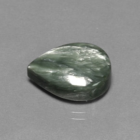 8.33カラットの天然グリーンセラフィナイト（16.4×12 mm・洋梨の形）