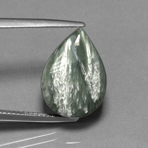 8.33カラットの天然グリーンセラフィナイト（16.4×12 mm・洋梨の形）