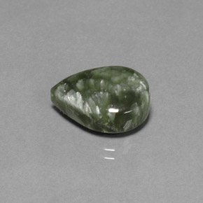 8.25カラットの天然グリーンセラフィナイト（16.4×12.1 mm・洋梨の形）