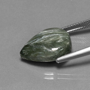 7.95カラットの天然グリーンセラフィナイト（16.2×11.8 mm・洋梨の形）