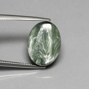 8.92カラットの天然グリーンセラフィナイト（16×12.1 mm・オーバルカット）