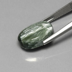 8.92カラットの天然グリーンセラフィナイト（16×12.1 mm・オーバルカット）