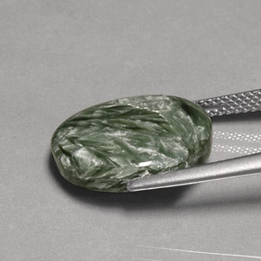 8.07カラットの天然グリーンセラフィナイト、オーバルカット、オペーク