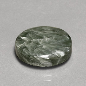 7.88カラットの天然グリーンセラフィナイト（15.5×11.6 mm・オーバルカット）