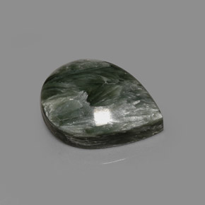 8.01カラットの天然グリーンセラフィナイト（16.4×12 mm・洋梨の形）