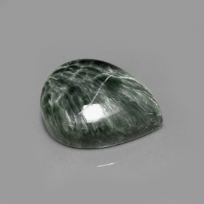 8.36カラットの天然グリーンセラフィナイト（15.5×12 mm・洋梨の形）