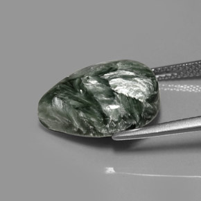 7.89カラットの天然グリーンセラフィナイト（16.2×12 mm・洋梨の形）