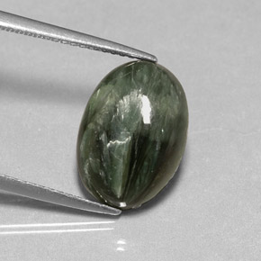 4.57カラットの天然グリーンセラフィナイト（14×9.8 mm・オーバルカット）