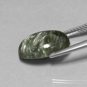 4.87カラットの天然グリーンセラフィナイト（14×10 mm・オーバルカット）