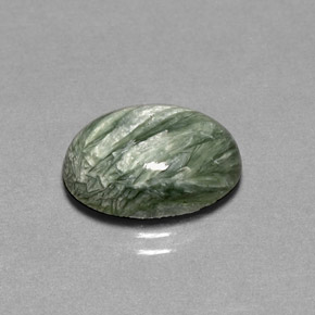 4.69カラットの天然グリーンセラフィナイト（14×10.1 mm・オーバルカット）
