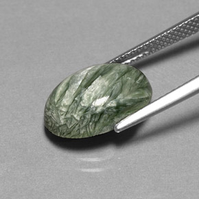 4.69カラットの天然グリーンセラフィナイト（14×10.1 mm・オーバルカット）