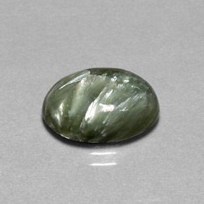 4.86カラットの天然グリーンセラフィナイト（14.1×10 mm・オーバルカット）