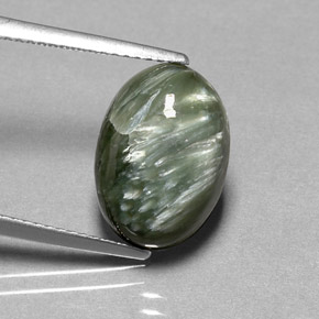 4.86カラットの天然グリーンセラフィナイト（14.1×10 mm・オーバルカット）