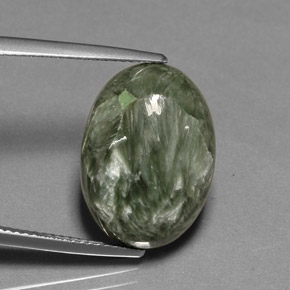 10.69カラットの天然グリーンセラフィナイト（18.2×13.2 mm・オーバルカット）