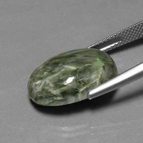 10.69カラットの天然グリーンセラフィナイト（18.2×13.2 mm・オーバルカット）
