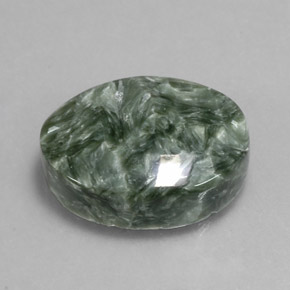 8.92カラットの天然グリーンセラフィナイト（15.8×12 mm・オーバルカット）