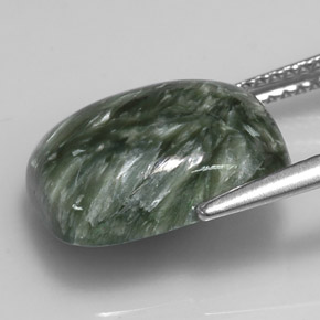 5.71カラットの天然グリーンセラフィナイト（14×10.1 mm・クッションカット）