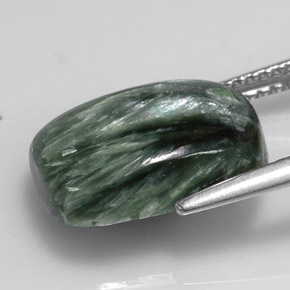 5.76カラットの天然グリーンセラフィナイト（14.1×9.7 mm・クッションカット）