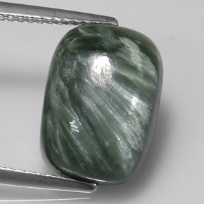 5.92カラットの天然グリーンセラフィナイト（14×10 mm・クッションカット）