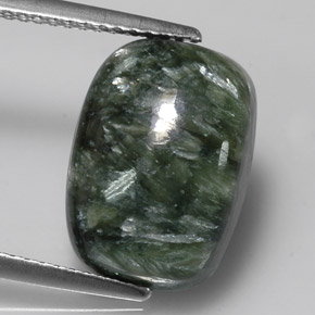 5.98カラットの天然グリーンセラフィナイト（14.2×10.2 mm・クッションカット）