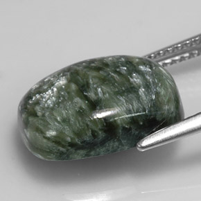 5.98カラットの天然グリーンセラフィナイト（14.2×10.2 mm・クッションカット）