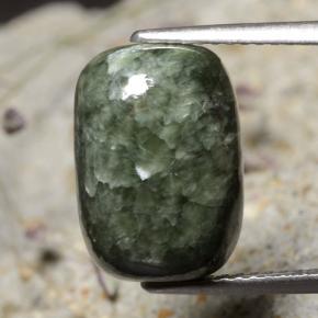 5.99カラットの天然グリーンセラフィナイト（13.9×9.8 mm・クッションカット）