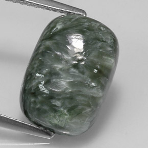 5.55カラットの天然グリーンセラフィナイト（14×9.8 mm・クッションカット）