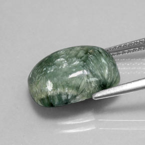 5.55カラットの天然グリーンセラフィナイト（14.1×10.1 mm・クッションカット）
