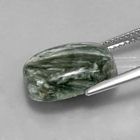 5.67カラットの天然グリーンセラフィナイト（13.9×9.9 mm・クッションカット）