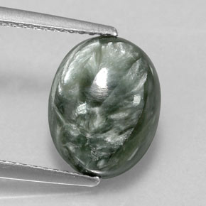 3.55カラットの天然グリーンセラフィナイト（11.7×9.2 mm・オーバルカット）