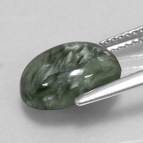 3.55カラットの天然グリーンセラフィナイト（11.7×9.2 mm・オーバルカット）