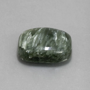 5.57カラットの天然グリーンセラフィナイト（14×10 mm・クッションカット）