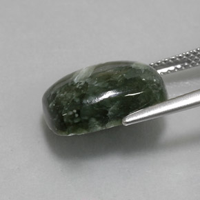 5.80カラットの天然グリーンセラフィナイト（13.9×9.9 mm・クッションカット）